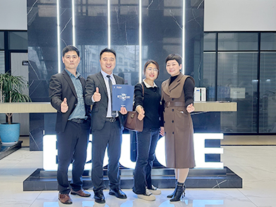 伊盾門(mén)窗加盟合影