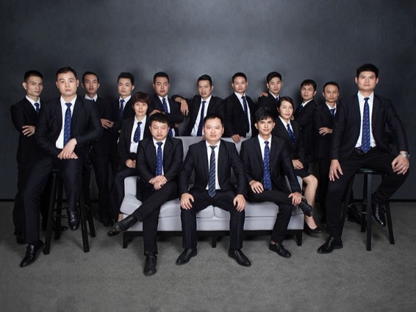 伊盾門窗技術(shù)研發(fā)團隊